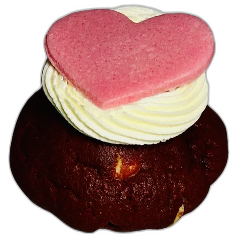 Cookie Carinho, assinatura da Cookies com Amor, com massa amanteigada e recheio cremoso.