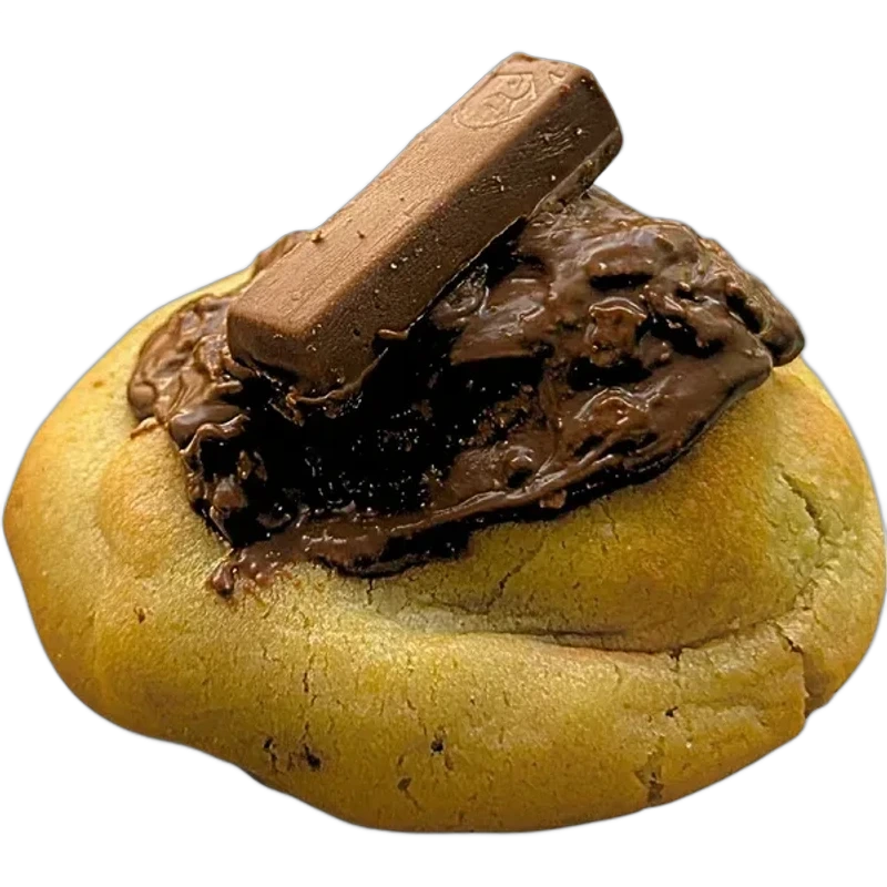 Cookie recheado de KitKat da Cookies com Amor, com pedaços crocantes do chocolate.